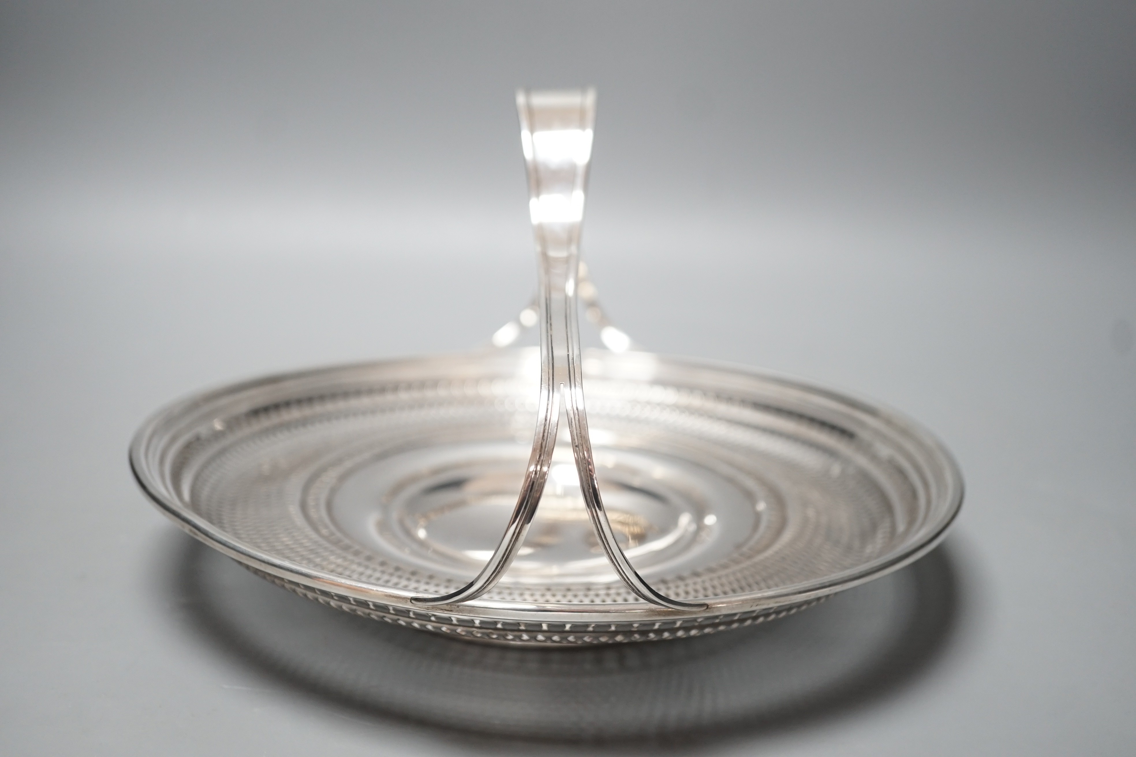 A US Gorham pierced sterling shallow basket, with presentation inscription, diameter 27.3cm, 14.4oz.